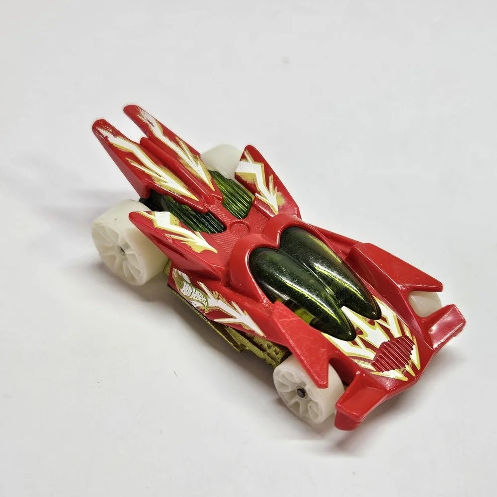 Hot Wheels HW Glow Wheels RD-02 Red Green Diecast Car 2017 1:64